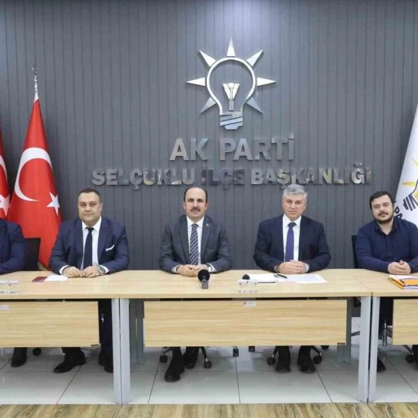 Konya Büyükşehir Belediye Başkanı Uğur İbrahim Altay, AK Parti Meram İlçe Başkanlığı'nda ziyaret ediyor-1