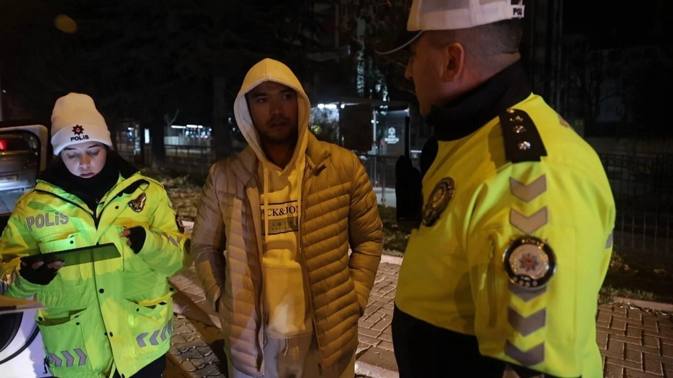 Konya’da Aynası, Camı ve Tamponu Olmayan Araçla Alkollü Sürücü Yakalandı