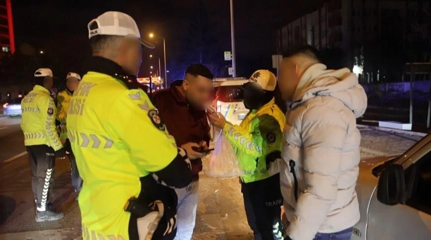 Konya’da Yılbaşı Gecesi Alkollü Sürücü Arkadaşıyla Değişir, Polis Karşılaşır