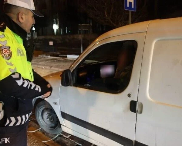 Konya'da yılbaşı gecesinde trafik denetimi gerçekleştiriliyor.-3