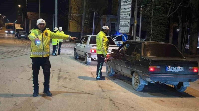 Konya Ereğli'nde Yeni Yıl Kutlamaları Yoğunluk ile Karşılandı, Polis Ekipleri Denetim Yaptı 1