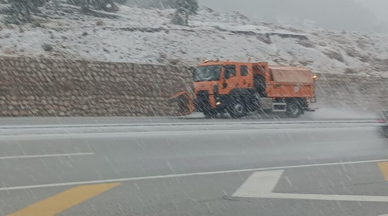 Konya'nın Derebucak İlçesinde ve Yeni Konya Antalya Kara Yolu'nda Kar Yağışı 1