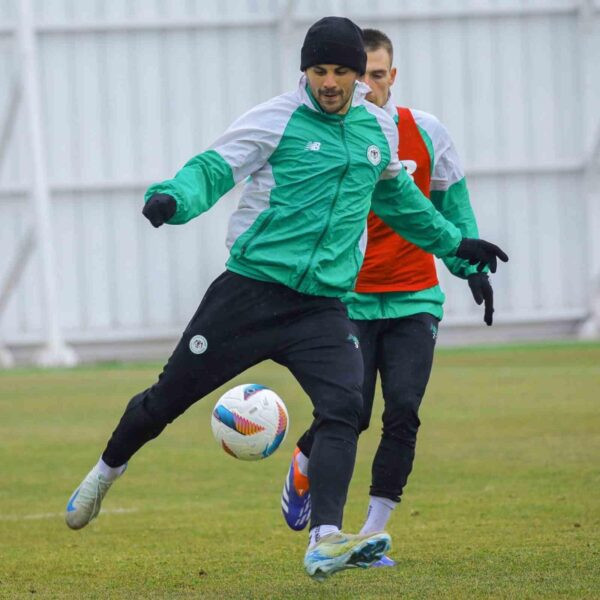 Konyaspor futbolcularının antrenman sahnesi-1