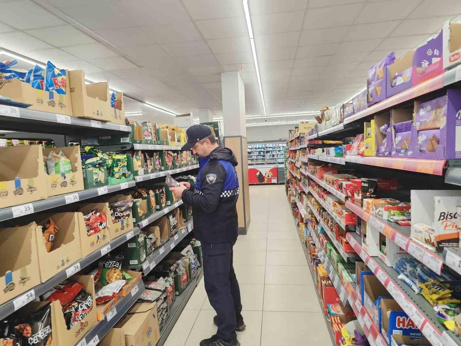 Körfez Belediyesi, Mimar Sinan Mahallesi’ndeki Zincir Marketleri’nde Denetim Yaptı