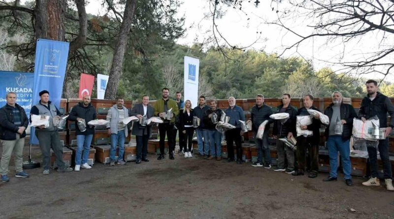 Kuşadası Belediyesi Güzelçamlı Arıcılara Malzeme Desteği Verdi 1