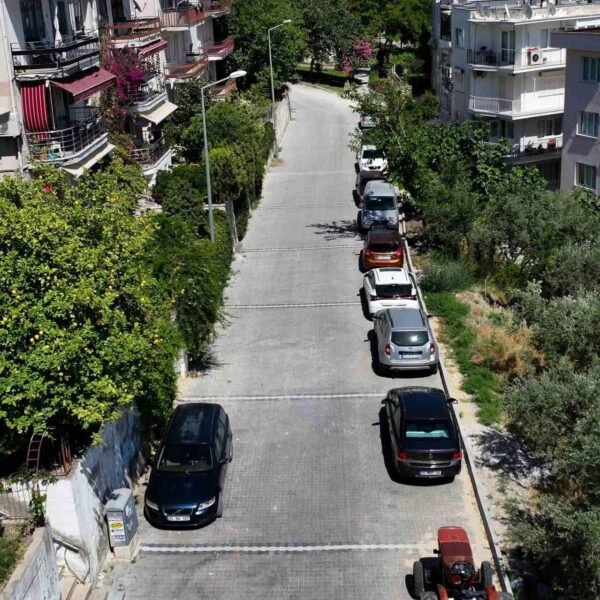 Kuşadası'nın turizm merkezi Kadınlar Denizi Mahallesi'ndeki yeni yol-3