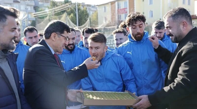 Kütahya Belediye Başkanı Eyüp Kahveci, Kütahyaspor'u Ziyaret Edip Takıma Moral Verdi 1