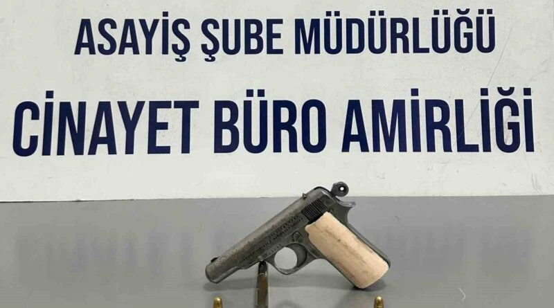 Kütahya'da Araç Kontrolü Sonucu Ruhsatsız Tabanca Ele Geçiriliyor 1