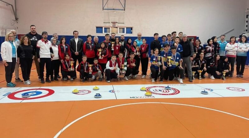 Kütahya'nın Tavşanlı Balıköy Anadolu Lisesi Curling Gençler Müsabakasında Üstün Başarı 1