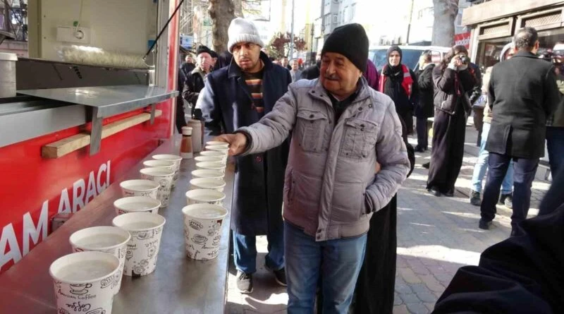 Kütahya Vakıflar Bölge Müdürlüğü Regaip Kandili'nde Vatandaşlara Salep İkram Etti 1