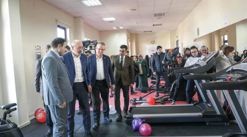 Kütahya Valisi Musa Işın, Zafertepe ve Dumlupınar Kız Öğrenci Yurdu Spor Salonlarını Açtı 1