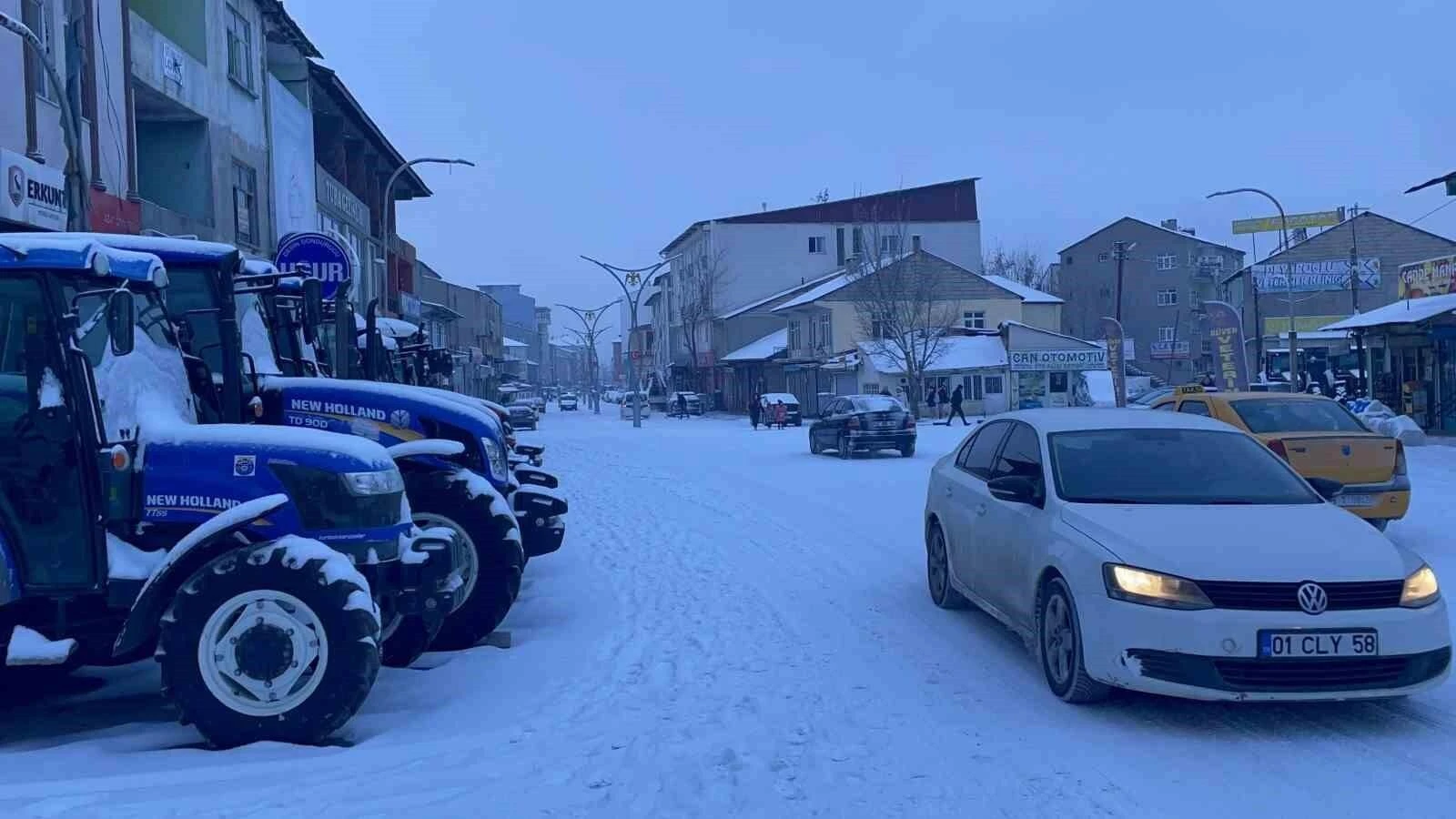 Malazgirt’te Dondurucu Soğuklar Hayatı Etkiledi