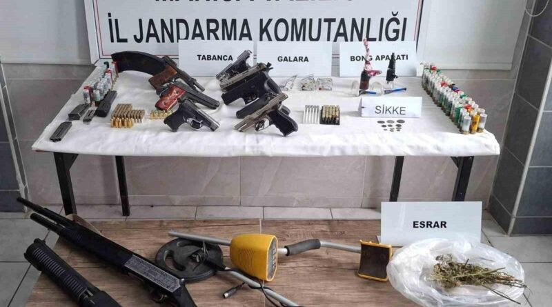 Manisa'da Jandarma Operasyonu: 44 Şüpheli Tutuklandı, Ruhsatsız Silahlar ve Uyuşturucu Maddeler Ele Getirildi 1