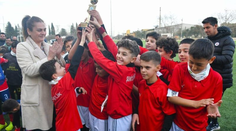 Manisa'da U11 Manisa Cup Futbol Turnuvası Turgutlu Gençordu Liderlik 1