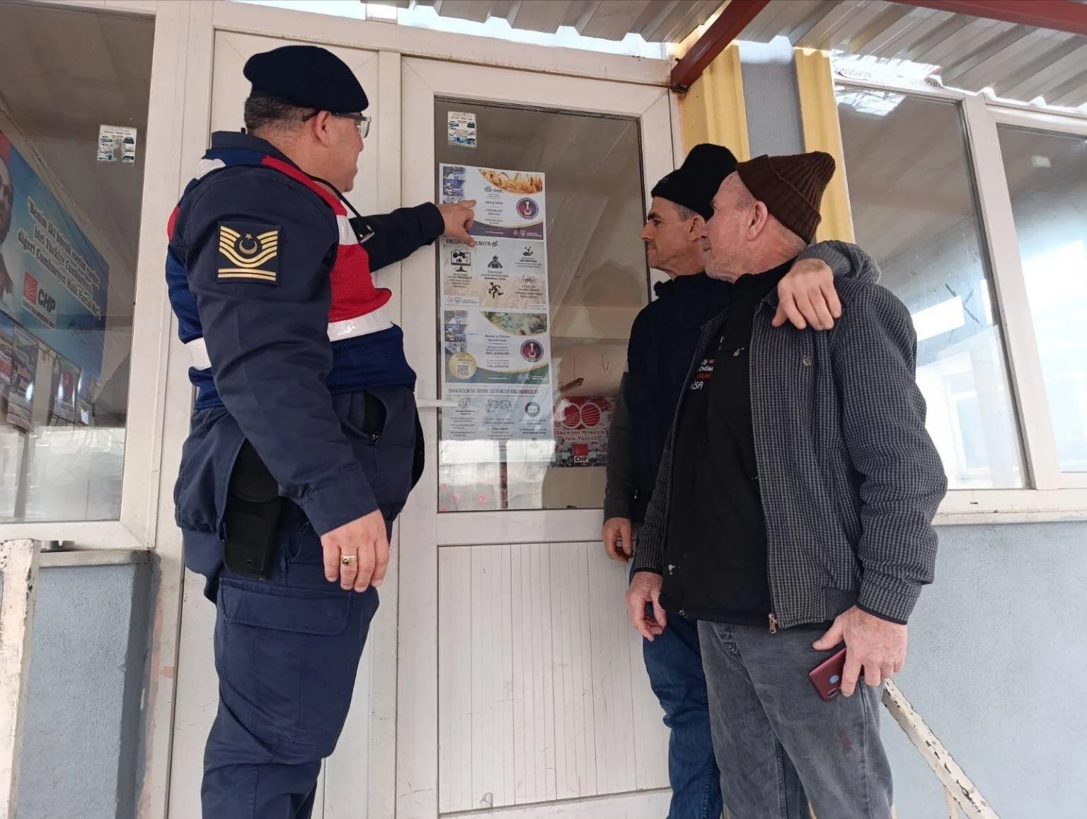 Manisa Kırkağaç’ta Jandarma, Çiftçilere Dolandırıcılık Uyarısı