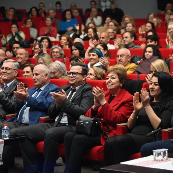 Manisa Korosu Türk Sanat Müziği eserleriyle konser verdi.-1