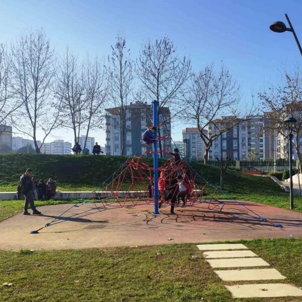 Manisalılar Atatürk Kent Parkında-1