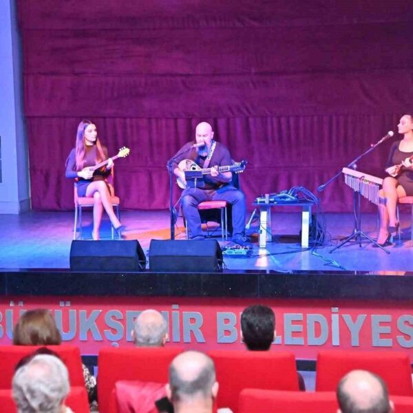 Manisi Kültür Merkezi Lale Salonu'nda düzenlenen Lozan Mübadelesi'nin 102. yıl anısına düzenlenen sergi ve konser etkinliği-3