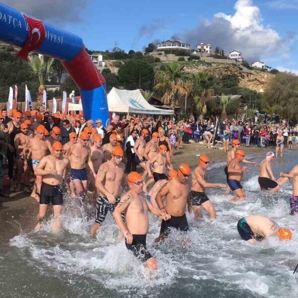 Maratonun başlangıç töreninde protokol üyeleri ve sporcular-4