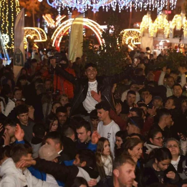 Marmaris Belediye Başkanı Acar Ünlü yeni yıl konserinde-2