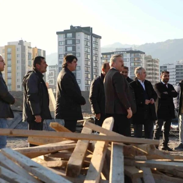 Melikgazi Belediye Başkanı Doç. Dr. Mustafa Palancıoğlu, 'Altınoluk Bahçeli Ev' projesinin temellerini atıyor.-3