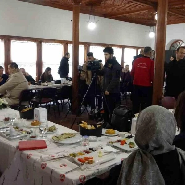 Menteşe Belediye Başkanı Gonca Köksal, basın mensuplarıyla bir araya geldi.-1