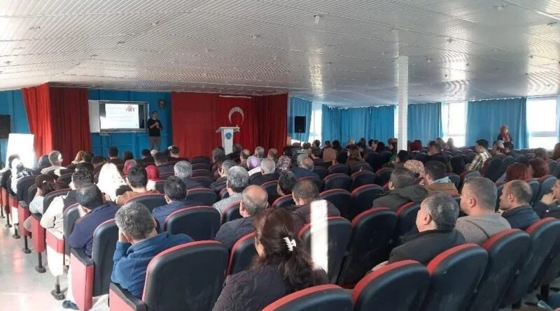 Mersin Bozyazı'da Öğretmenlere Bağımlılıkla Mücadele Semineri 1