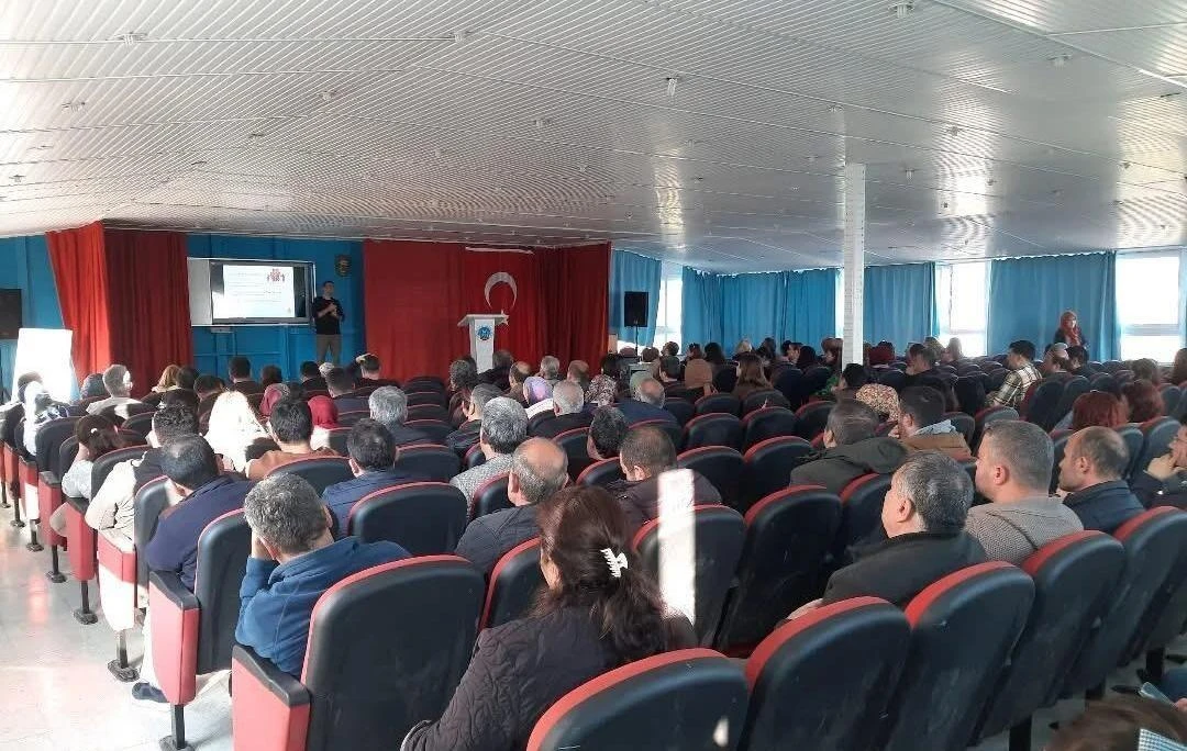 Mersin Bozyazı’da Öğretmenlere Bağımlılıkla Mücadele Semineri