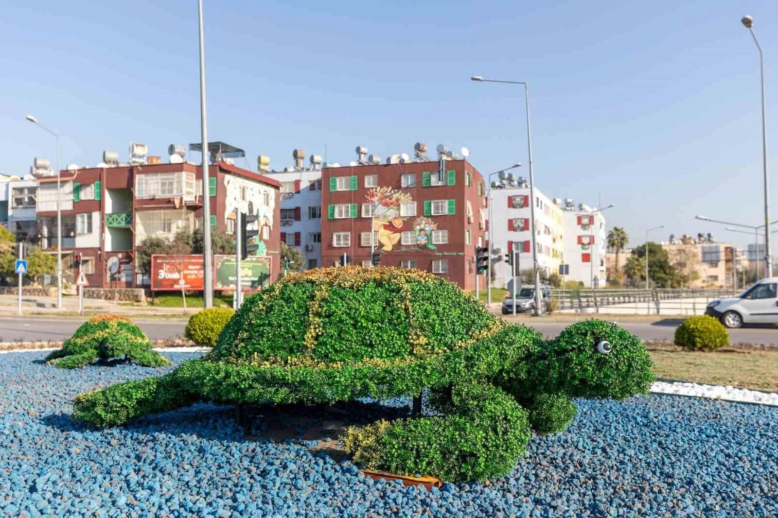 Mersin Büyükşehir Belediyesi Kavşakları Güzelleştiriyor