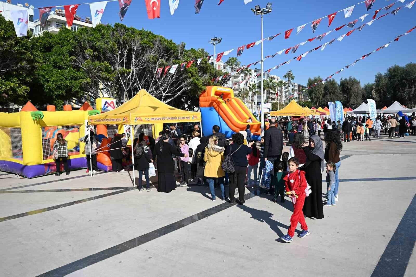 Mersin Büyükşehir Belediyesi Öğrencilere Özgecan Aslan Barış Meydanında Eğlenceli Tatil İmkanı Sunuyor