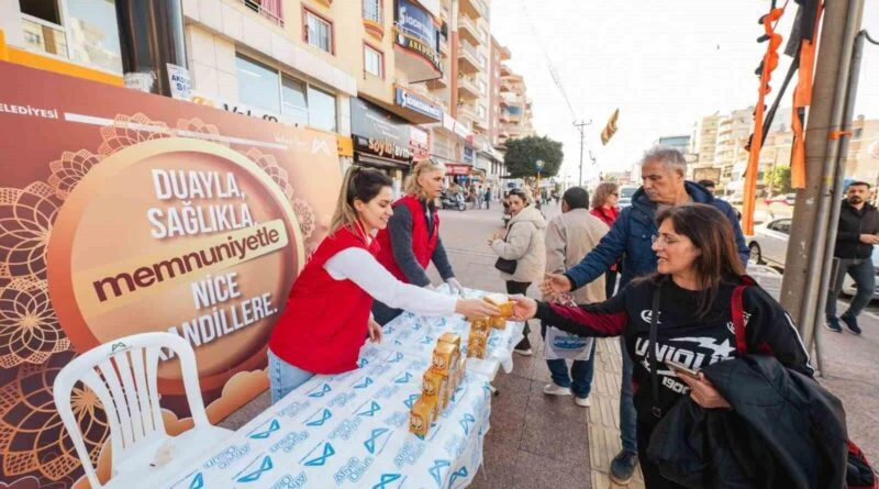 Mersin Büyükşehir Belediyesi Regaip Kandili'nde Vatandaşlara 15 Bin Kandil Simidi Dağıttı 3