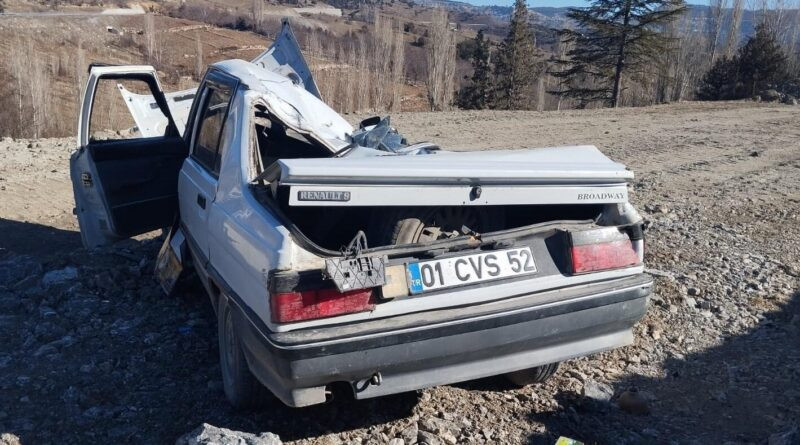 Mersin'de Şarampolden Aşağı Yuvarlanan Otomobilde Sürücü Ağır Yaralandı 1