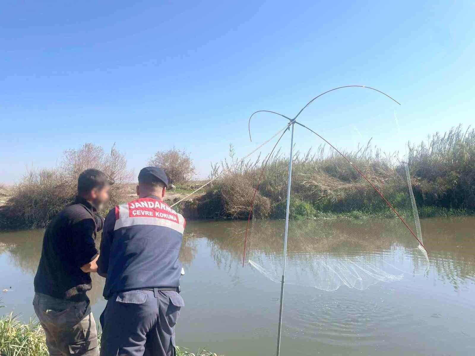 Mersin’de Yasak Avlanma Malzemeleri Kullanarak Balık Yakalayan 3 Şahıs Para Cezasına Çarptı