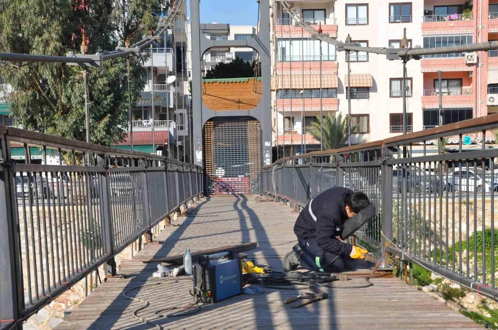 Mersin’in Silifke İlçesinde Dr. Erdinç Şahin Asma Yaya Köprüsü Bakıma Alındı