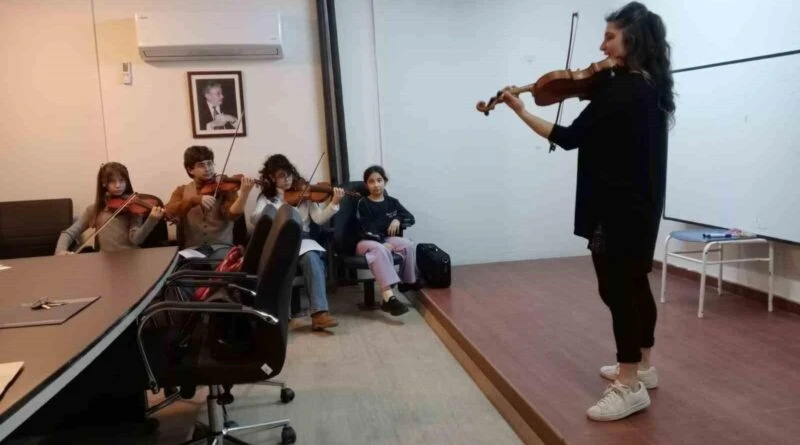 Mersinli Keman Virtiözü Bengisu Gökçe, Berklee College Of Music'te Öğretmen 1