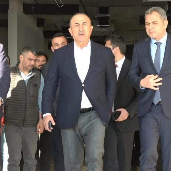 Mevlüt Çavuşoğlu, Payallar Devlet Hastanesi şantiyesinde incelemelerde bulunuyor.-3