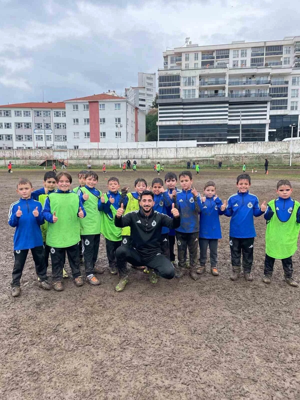 Mudanya Altai Kulübü Sporcuları Çamurlu Zeminle Mücadele Etmeye Devam Ediyor