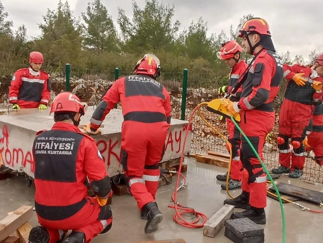 Muğla AFAD, İtfaiye Personelinin Deprem Riskine Karşı Hazırlıklı Olmasını Sağlamak İçin Eğitim Programı Başlattı