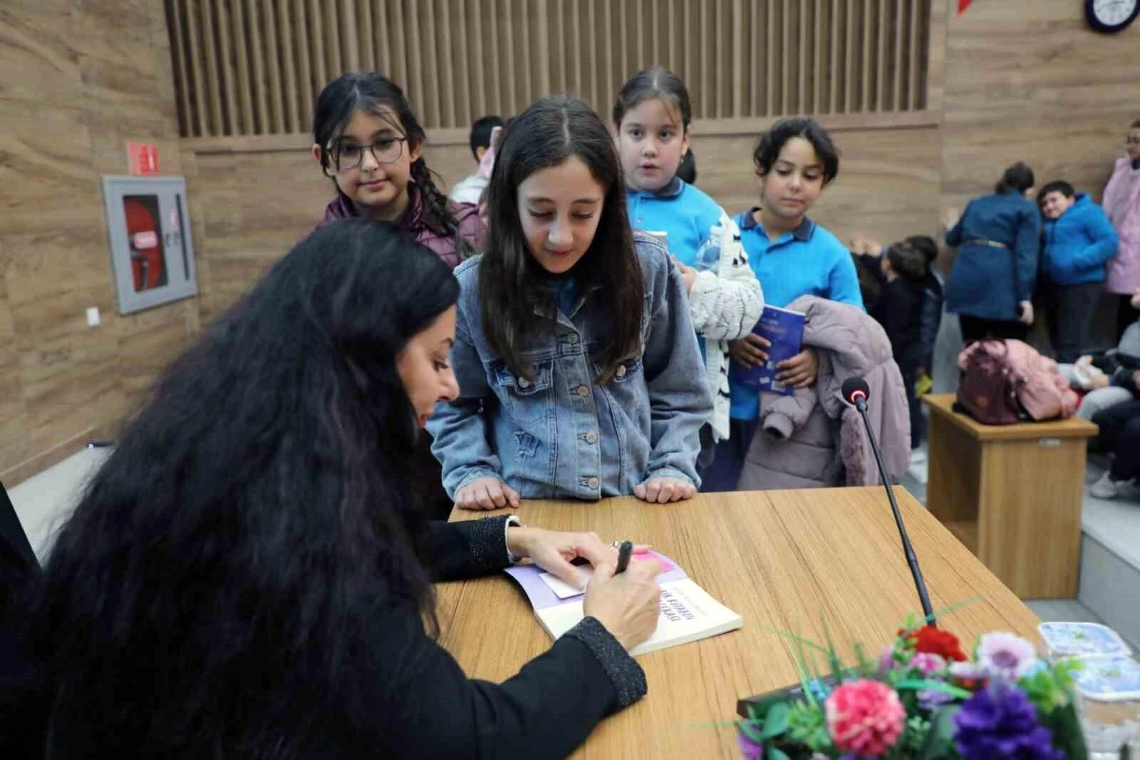 Muğla Büyükşehir Belediyesi, Çocuk-Yazar Buluşmaları ile Çocuklara Okuma Alışkanlığı Kazandırıyor