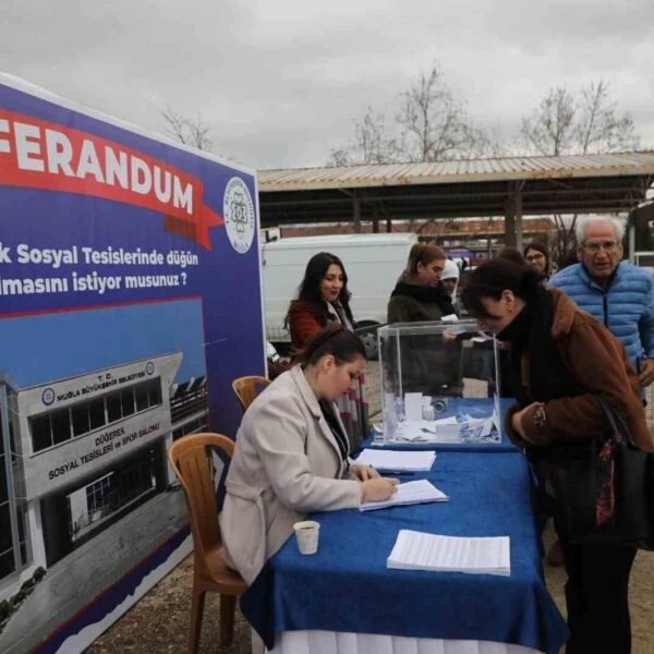 Muğla Büyükşehir Belediyesi'nin düzenlediği referandumda Düğerek Mahallesi sakinleri oy kullandı.-3