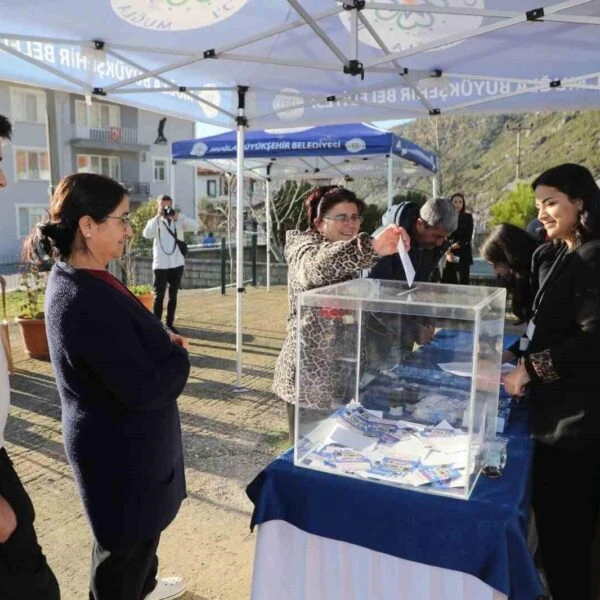 Muğla Büyükşehir Belediyesi'nin düzenlediği referandumda Düğerek Mahallesi sakinleri oy kullandı.-5