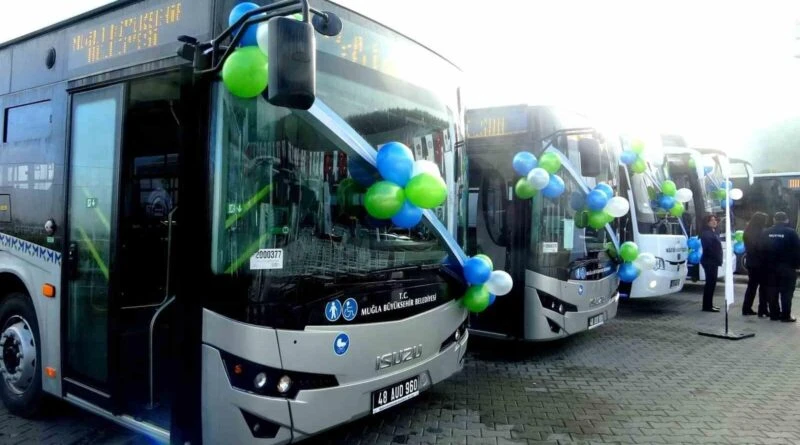 Muğla Büyükşehir Belediyesi, Toplu Taşıma Hizmetlerini Güçlendirmek İçin 35 Yeni Otobüs Tanıttı 1