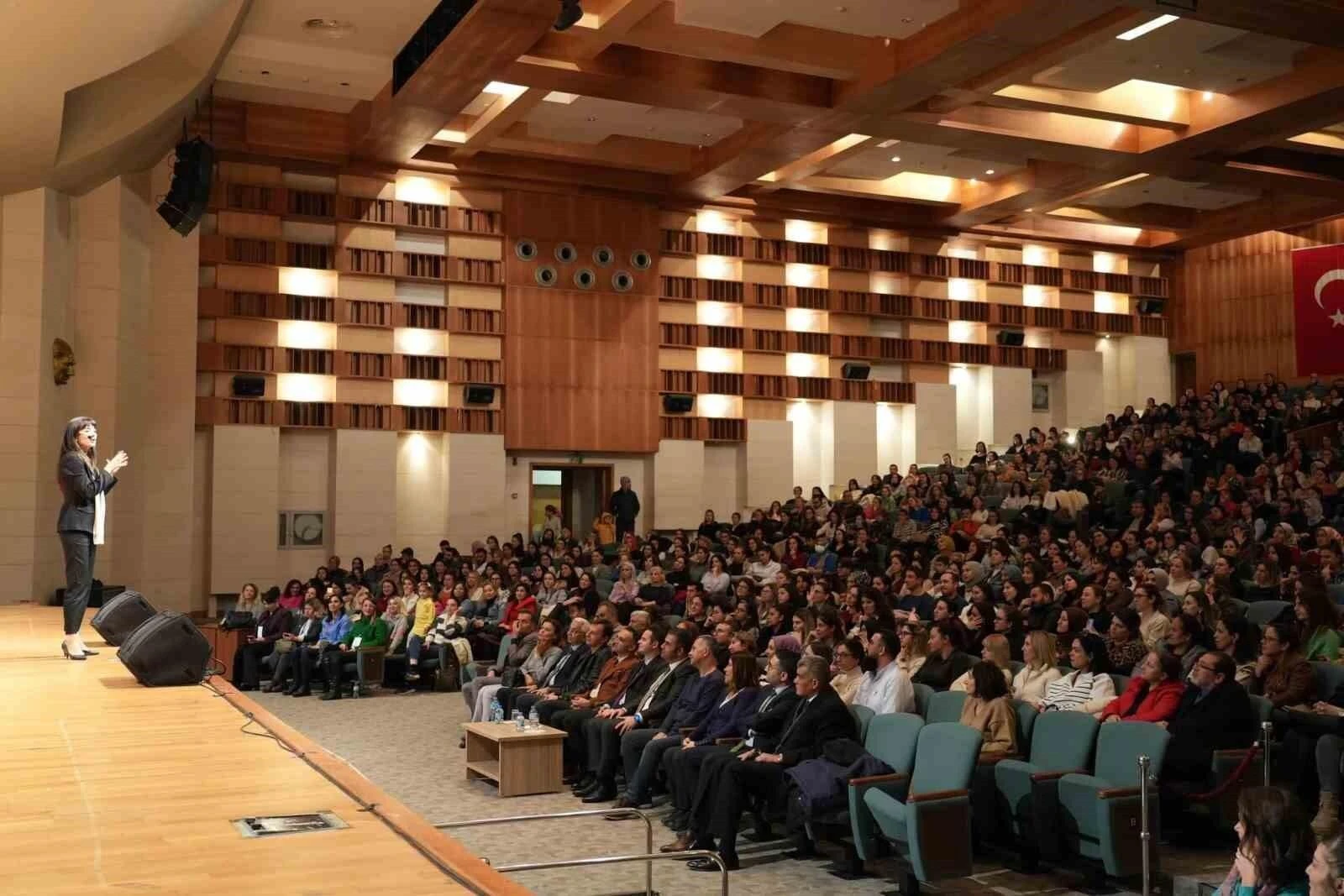 Muğla’da Veliler İçin ‘Çocuğumun Beyninde Neler Oluyor?’ Seminerine Yoğun Katılım