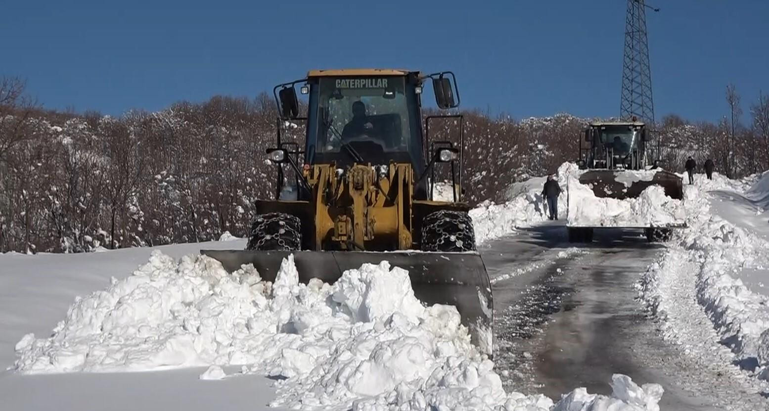 Muş’un Varto İlçesinde Kar Yağışıyla 11 Köy Yolu Ulaşıma Kapandı