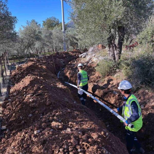 MUSKİ ekipleri Fethiye'de su hattı yenileme çalışması-1