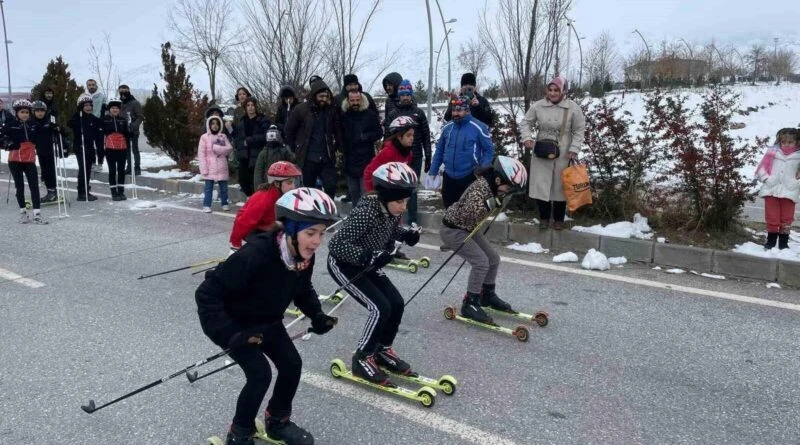 Muş’ta Kar Yağışının Eksikliği Nedeniyle Kayaklı Koşu Yarışması Asfaltta Gerçekleşti 1