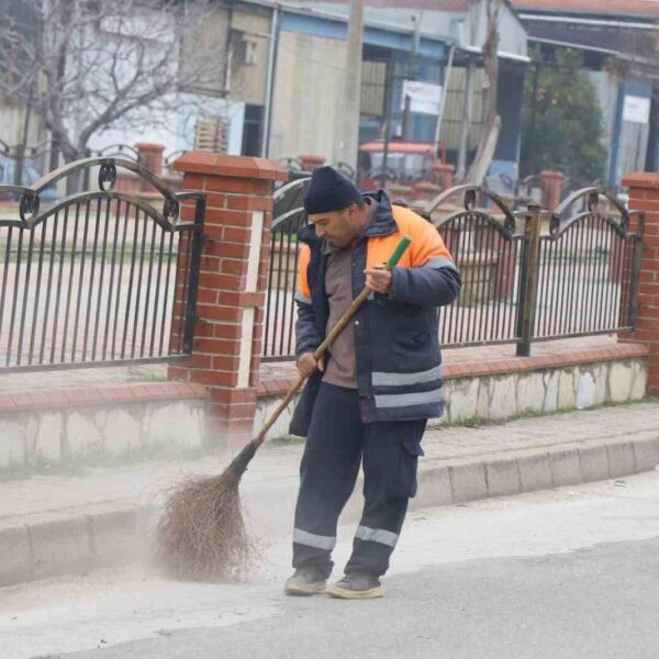 Nazilli Belediyesi ekiplerinin temizlik çalışması-1