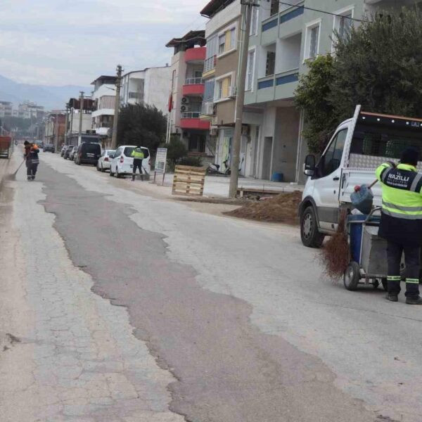 Nazilli Belediyesi ekiplerinin temizlik çalışması-3