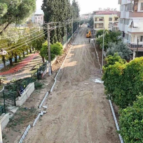 Nazilli Belediyesi'nin Şirinevler Mahallesi 268 Sokak'taki yol yenileme çalışmaları-1