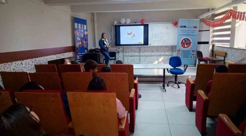 Nazilli'de Mehmet Akif Ersoy Lisesi Öğrencileri İçin Sigara ve Bağımlılıkla Mücadele Eğitimi 1